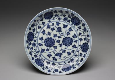 图片[2]-Flared-mouth dish with underglaze-blue decoration of hibicus scrolls, Hsuan-te reign (1426-1435), Ming dynasty-China Archive